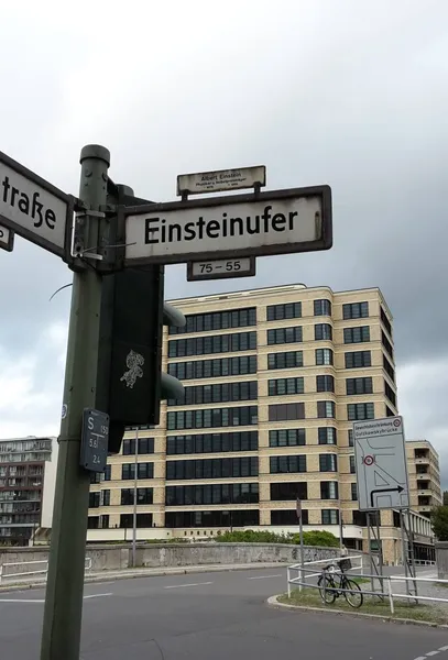 Moderne möblierte 1-Zimmer-Wohnung in Toplage von Charlottenburg – zentral und ruhig — photo 1
